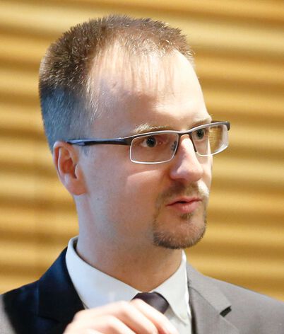 Prof. Dr. Florian Becker