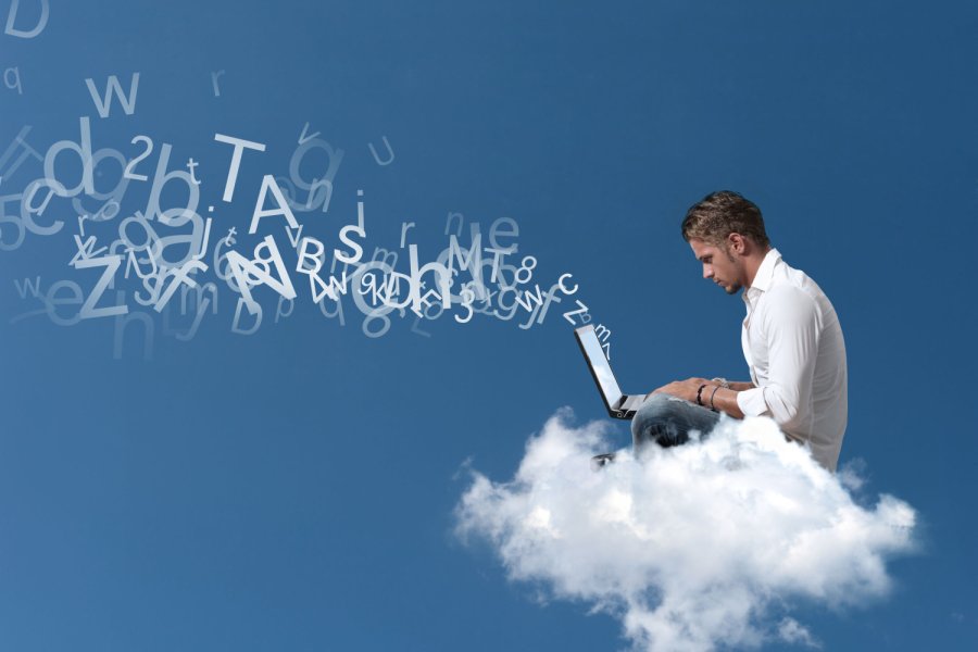 Concept of a businessman that works over a cloud Bild: alphaspirit/stock.adobe.com