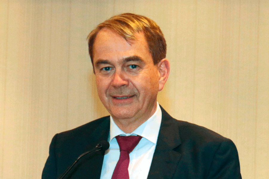 Prof. Dr. Frank Maschmann Universität Regensburg/Karlsuniversität zu Prag