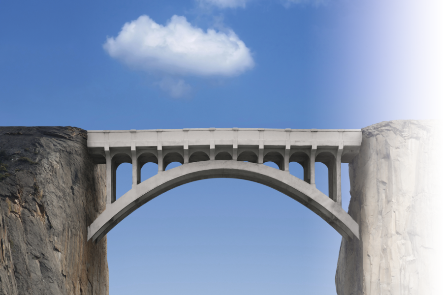 Stone bridge connecting two cliffs Bild: James Steidl/stock.adobe.com