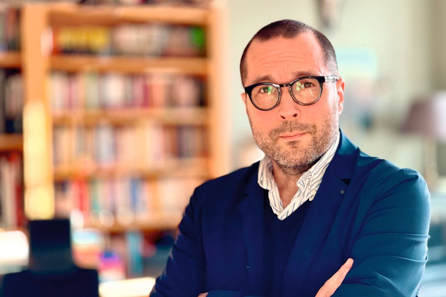 Max Thinius, Europas führender Futurologe und Zukunftsgestalter. Er entwickelt Szenarien für Menschen, Unternehmen und Regionen – und Möglichkeiten sie umzusetzen. Neben seiner Arbeit als Berater ist er Moderator und Bestsellerautor. Bild: Thinius
