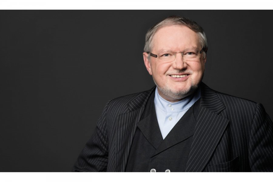  Anselm Bilgri - war dreißig Jahre Benediktinermönch, u. a. Wirtschaftsleiter und Prior von Kloster Andechs, und ist nun Berater für Unternehmenskultur in München.