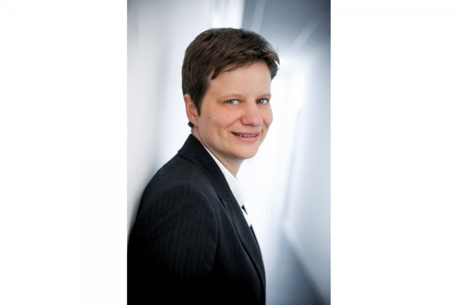  Prof. Dr. Graupe Silja - ist Professorin für Ökonomie und Philosophie an der Cusanus Hochschule (in Gründung) in Bernkastel-Kues. Zugleich ist sie Mitglied des Präsidiums dieser Hochschule. Nach ihrer staatlichen Anerkennung wird die Cusanus Hochschule drei innovative und interdisziplinär ausgerichtete Wirtschaftsstudiengänge anbieten (Bachelor- und Masterebene).