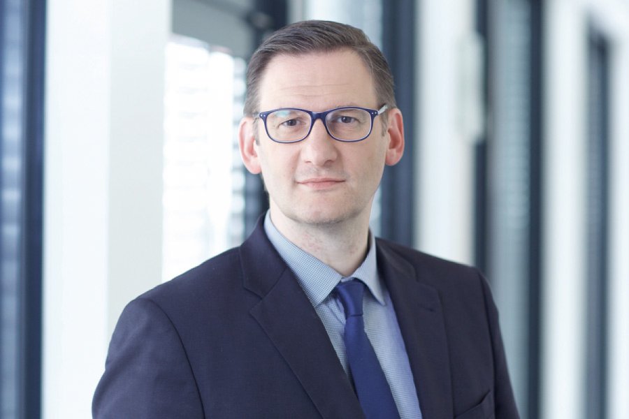  Prof. Dr. Jens M. Schubert - Leiter der Abteilung Recht und Rechtspolitik in der Bundesverwaltung der Vereinten Dienstleistungsgewerkschaft ver.di, Berlin, und außerplanmäßiger Professor für Arbeitsrecht und Europäisches Recht an der Leuphana Universität Lüneburg.