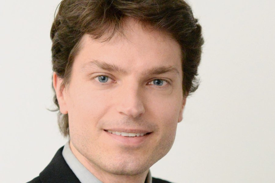  Prof. Dr. Enzo Weber - Forschungsbereichsleiter am Institut für Arbeitsmarkt- und Berufsforschung (IAB), Nürnberg, und Inhaber des Lehrstuhls für Empirische Wirtschaftsforschung, insb. Makroökonometrie und Arbeitsmarkt, Universität Regensburg