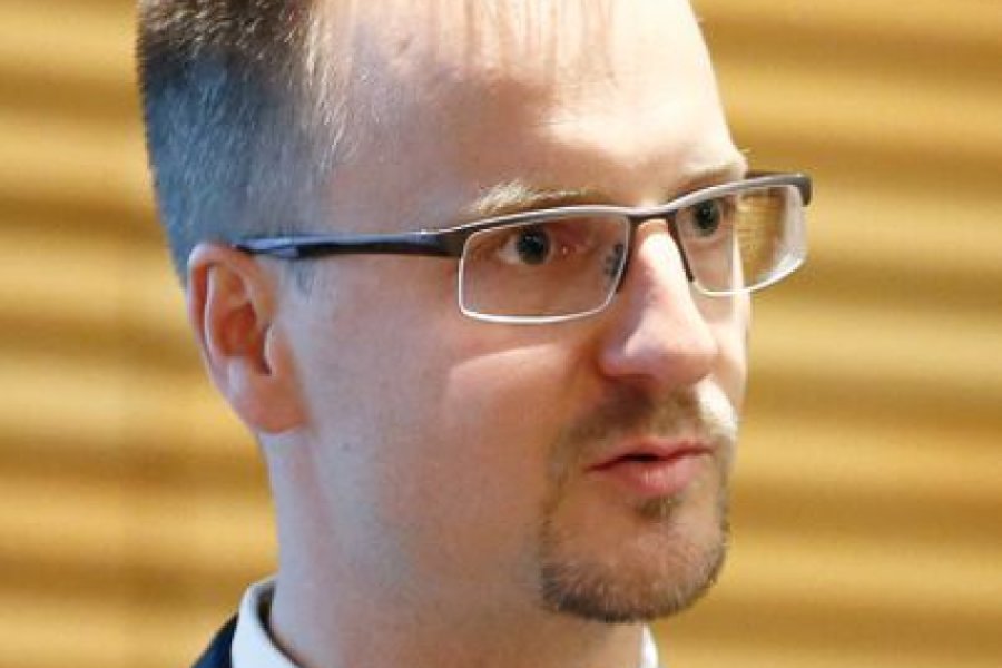 Prof. Dr. Florian Becker