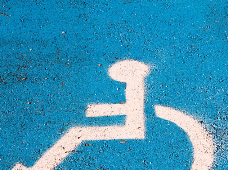handicapped parking signal Bild: Pabkov/stock.adobe.com