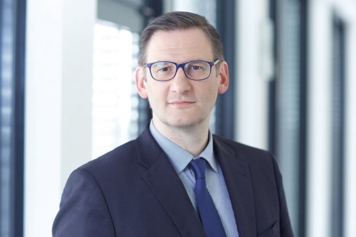  Prof. Dr. Jens M. Schubert - Leiter der Abteilung Recht und Rechtspolitik in der Bundesverwaltung der Vereinten Dienstleistungsgewerkschaft ver.di, Berlin, und außerplanmäßiger Professor für Arbeitsrecht und Europäisches Recht an der Leuphana Universität Lüneburg.